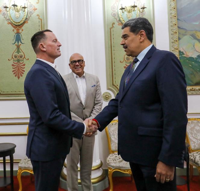Le président vénézuélien, Nicolas Maduro, et l’émissaire spécial de Donald Trump, Richard Grenell, au palais de Miraflores, à Caracas, le 31 janvier 2025.