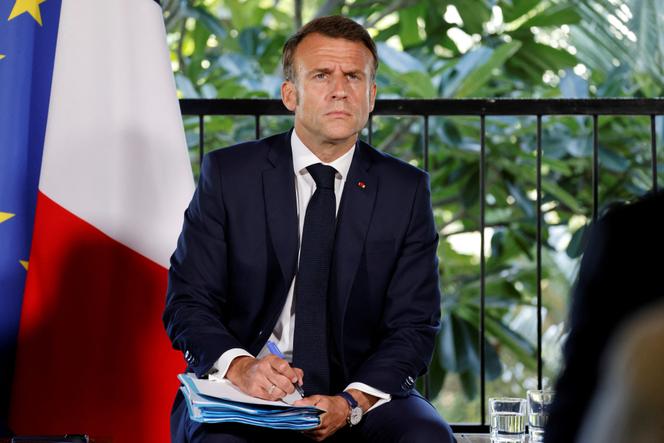 Avant sa rencontre avec Christian Tein, le président Emmanuel Macron s’entretient avec les élus de Nouvelle-Calédonie à la résidence du haut-commissaire français Louis Le Franc, à Nouméa, le 23 mai 2024.
