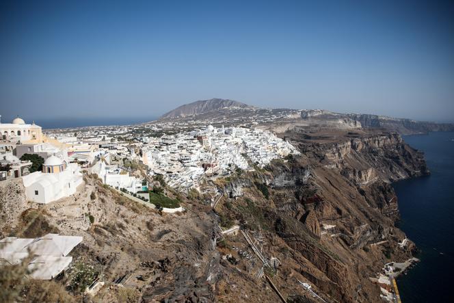 Le village d’Imerovigli, sur l’île grecque de Santorin, le 19 juillet 2024.