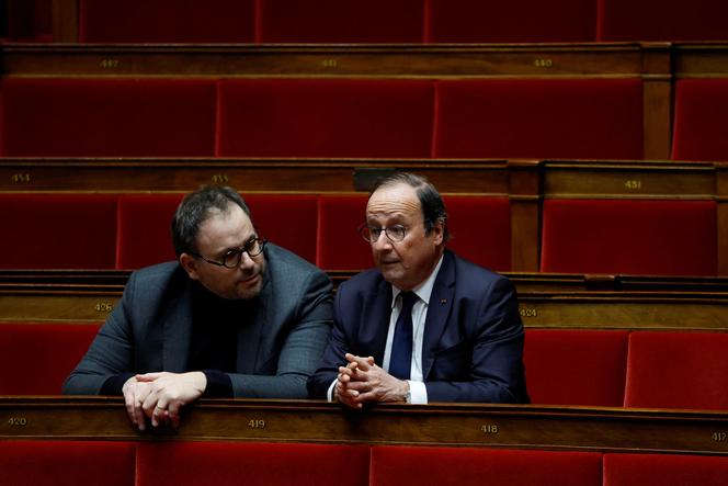 L’ancien ministre de la santé Aurélien Rousseau (à gauche), avec François Hollande, à l’Assemblée nationale, le 3 février 2025.