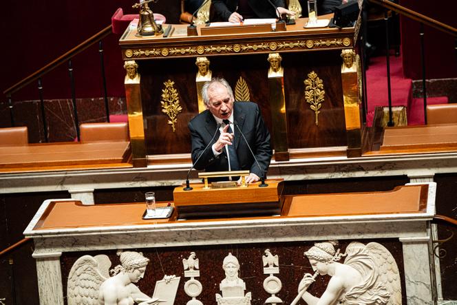Ο πρωθυπουργός François Bayrou μιλάει στο Assemblée Nationale μετά από να αναγκάσει τη νομοθεσία του προϋπολογισμού χωρίς ψήφο, στο Παρίσι, στις 3 Φεβρουαρίου 2025.