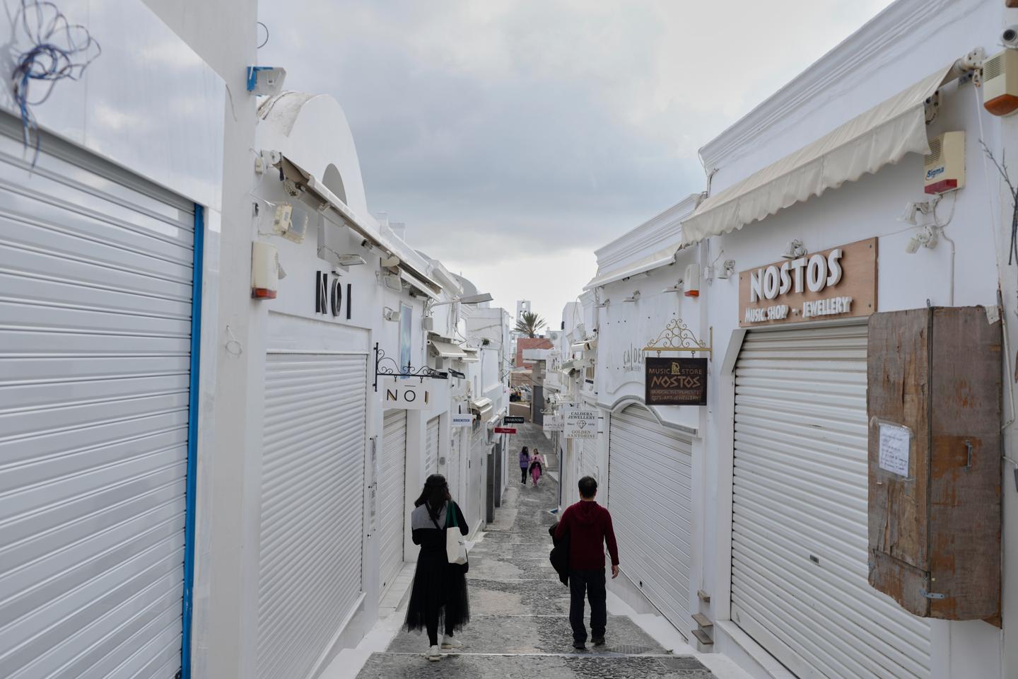 Shaken by 10,000 earthquakes, Greece's Santorini island is left deserted by its inhabitants