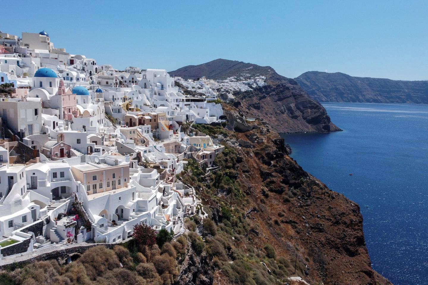 Emergency crews deployed on Santorini as an earthquake swarm worries Greek experts