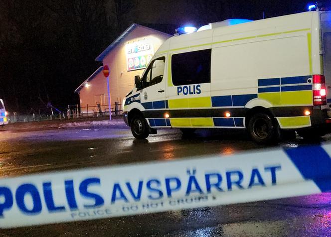 La police sur les lieux du drame, à l’école Campus Risbergska, à Örebro (Suède), le 4 février 2025. 