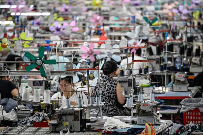 Dans une usine textile fournissant la plateforme de vente en ligne Shein, à Guangzhou, en Chine, le 11 juin 2024.