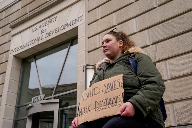 Devant un bâtiment de l’Usaid fermé aux employés, à Washington, le 3 février 2025.