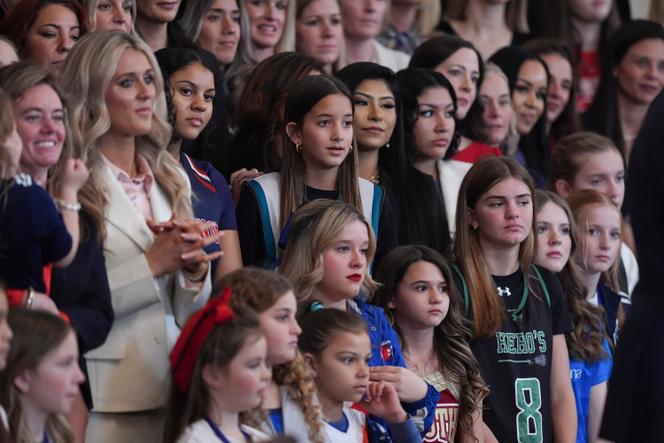 Lors de la signature par Donald Trump d’un décret excluant les femmes transgenres des sports féminins, à la Maison Blanche, le 5 février 2025.
