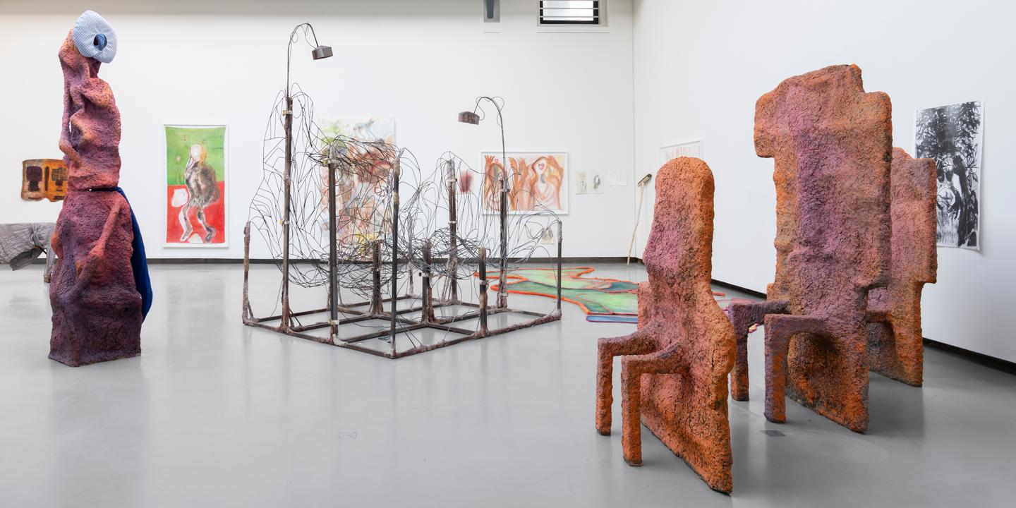a-bruxelles-l-artiste-p-lagie-gbaguidi-revisite-son-antre
