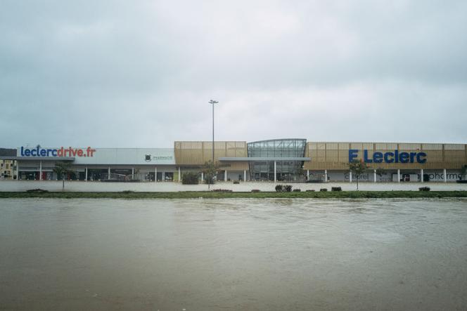 Le centre commercial E.Leclerc inondé, à Saint-Nicolas-de-Redon (Loire-Atlantique), le 29 janvier 2025.