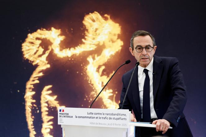 Le ministre de l’intérieur, Bruno Retailleau, lors de la présentation de sa campagne de lutte contre le narcobanditisme, la consommation et le trafic de stupéfiants, à Paris, le 6 février 2025.