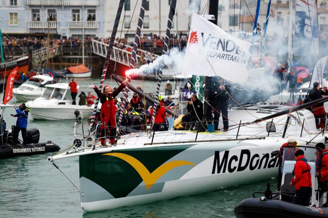 Violette Dorange, sur le chenal des Sables-d’Olonne (Vendée), après avoir bouclé la 10e édition du Vendée Globe, le 9 février 2025.