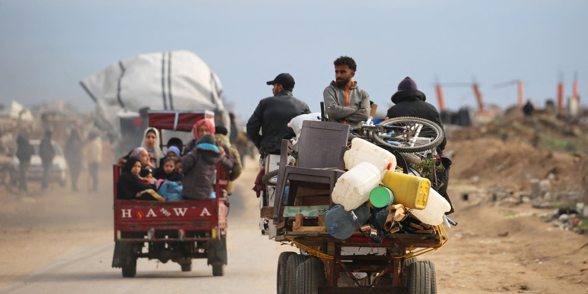 Des Palestiniens empruntent le corridor de Netzarim determination    rejoindre le nord de la bande de Gaza, le 9 février 2025.