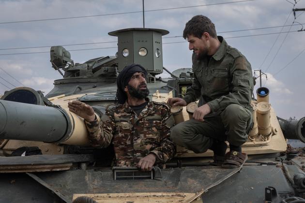 Un char d’assaut de HTC à Hawiq, un village syrien proche de la frontière libanaise, en Syrie le 9 février 2025.