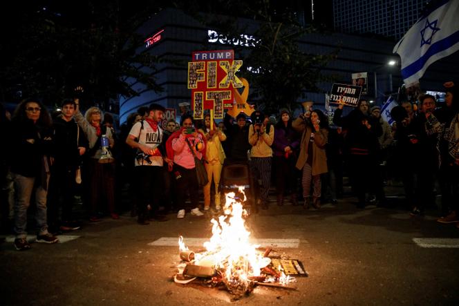 Des Israéliens manifestent pour la libération des otages retenus par le Hamas, à Tel-Aviv, le 10 février 2025.
