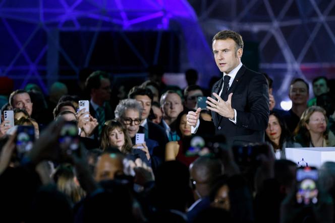 Emmanuel Macron prononce un discours en clôture de la première journée du Sommet pour l’action sur l’intelligence artificielle, à Paris, le 10 février 2025.