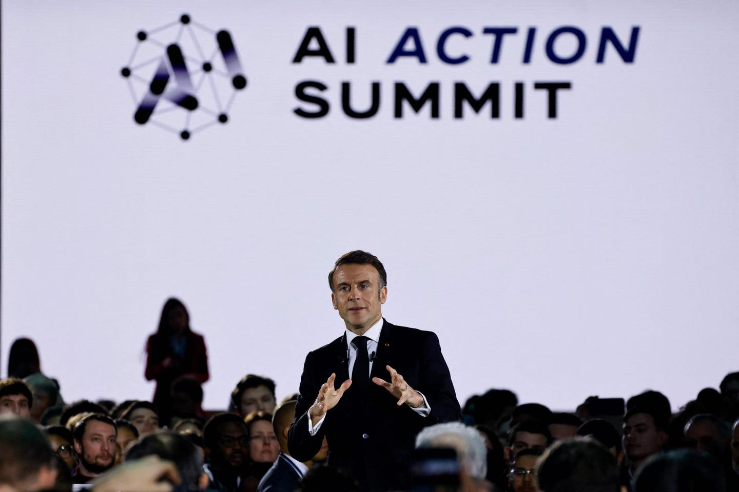 Macron urges European action to attract AI projects
