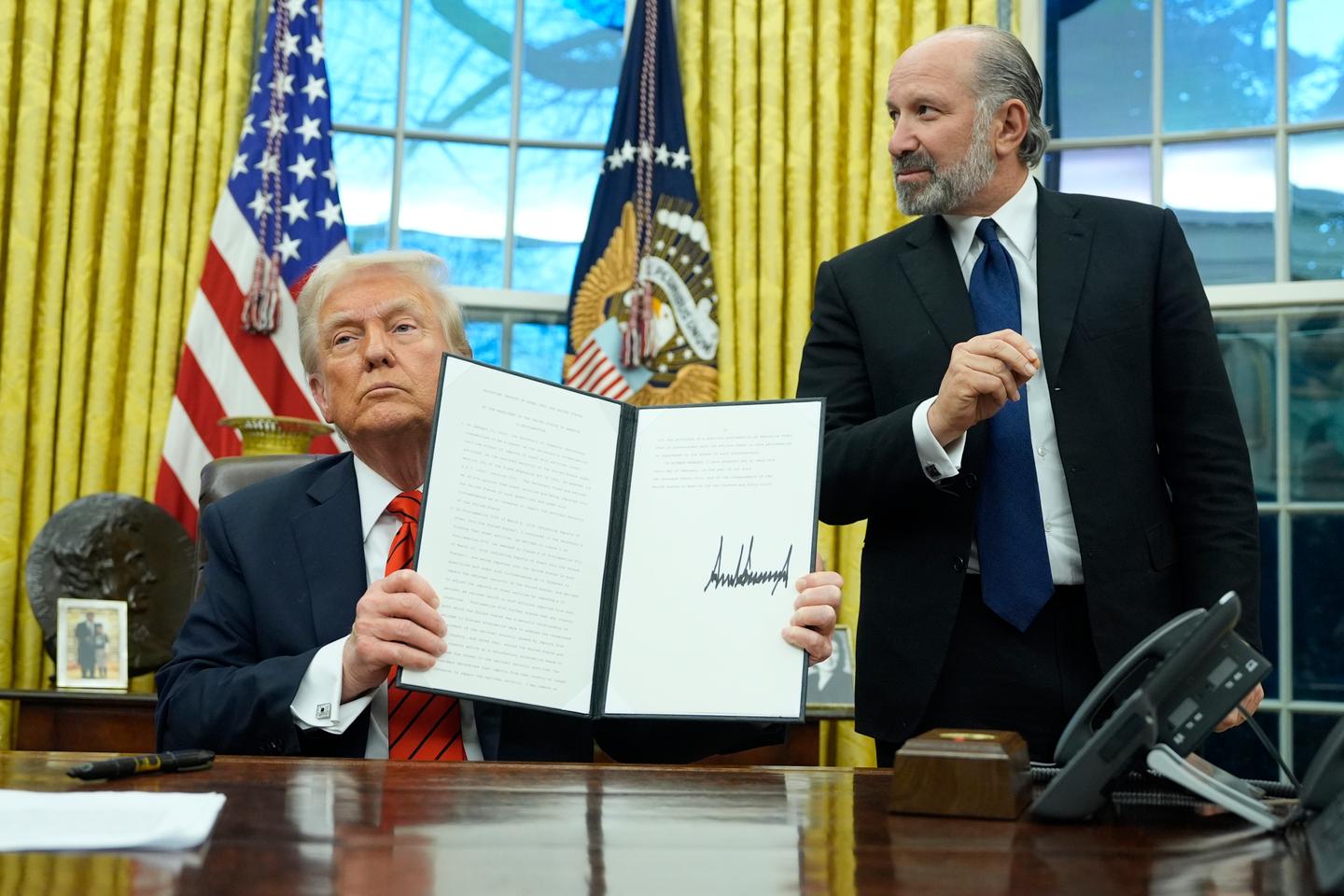 Trump signs executive orders on steel and aluminum tariffs