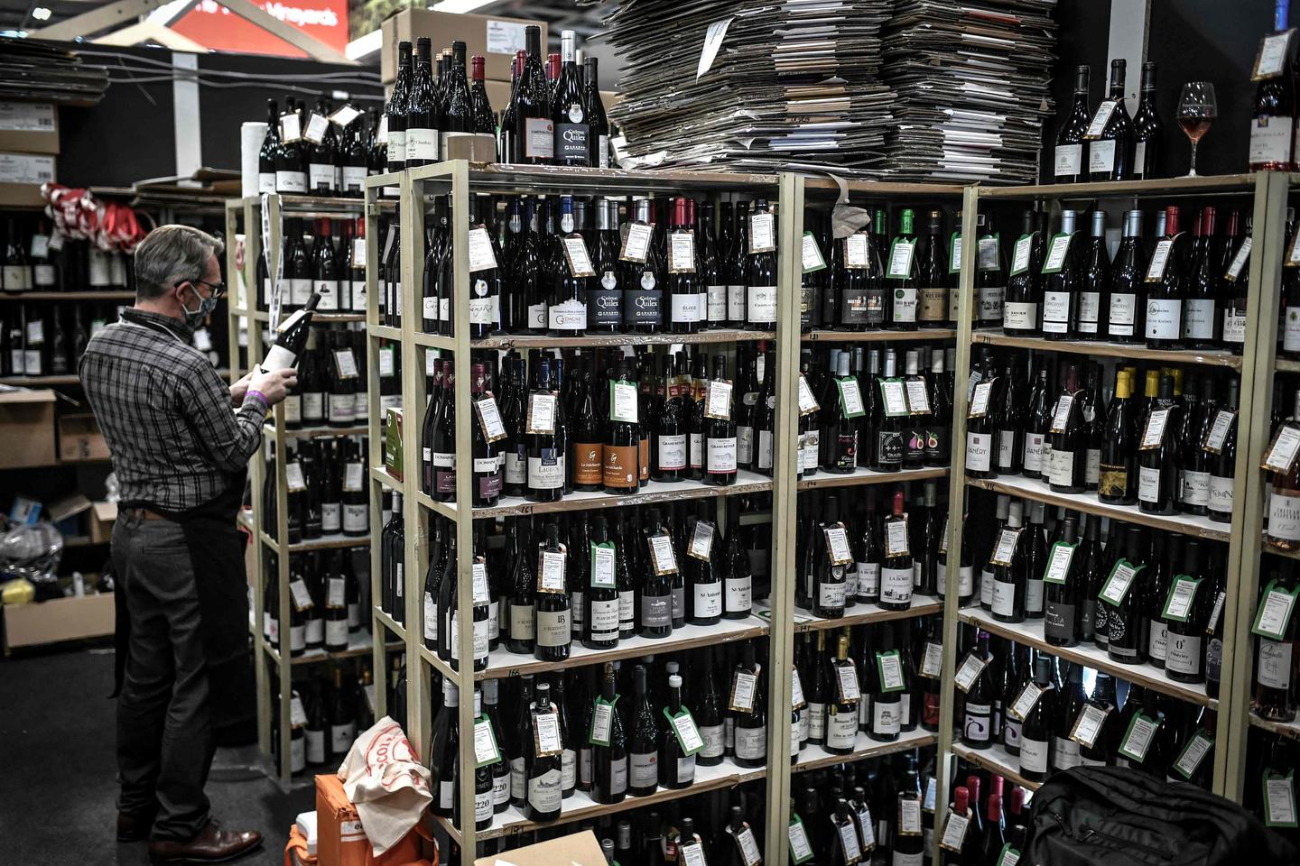 French wine exports fall as sector worries over trade tensions