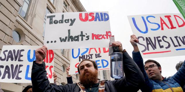 Un juge américain bloque le gel des fonds américains d’aide étrangère ordonné par Donald Trump