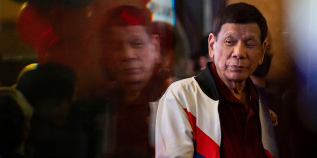 Aux Philippines, l’ex-président Rodrigo Duterte arrêté en application d’un mandat de la CPI