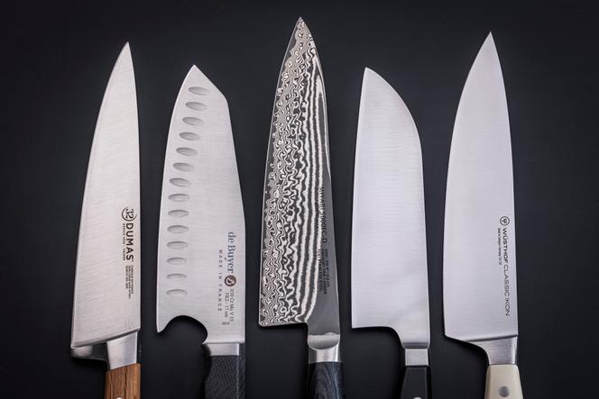 Les lames peuvent avoir des formes assez variées, comme ces 5 lames de fabricants différents. Plutôt arrondies (1. Dumas 32 et 5. Wüsthof), droite comme un santoku (4. Glestain), mixte (3. Myaki) ou à pans (2. De Buyer).