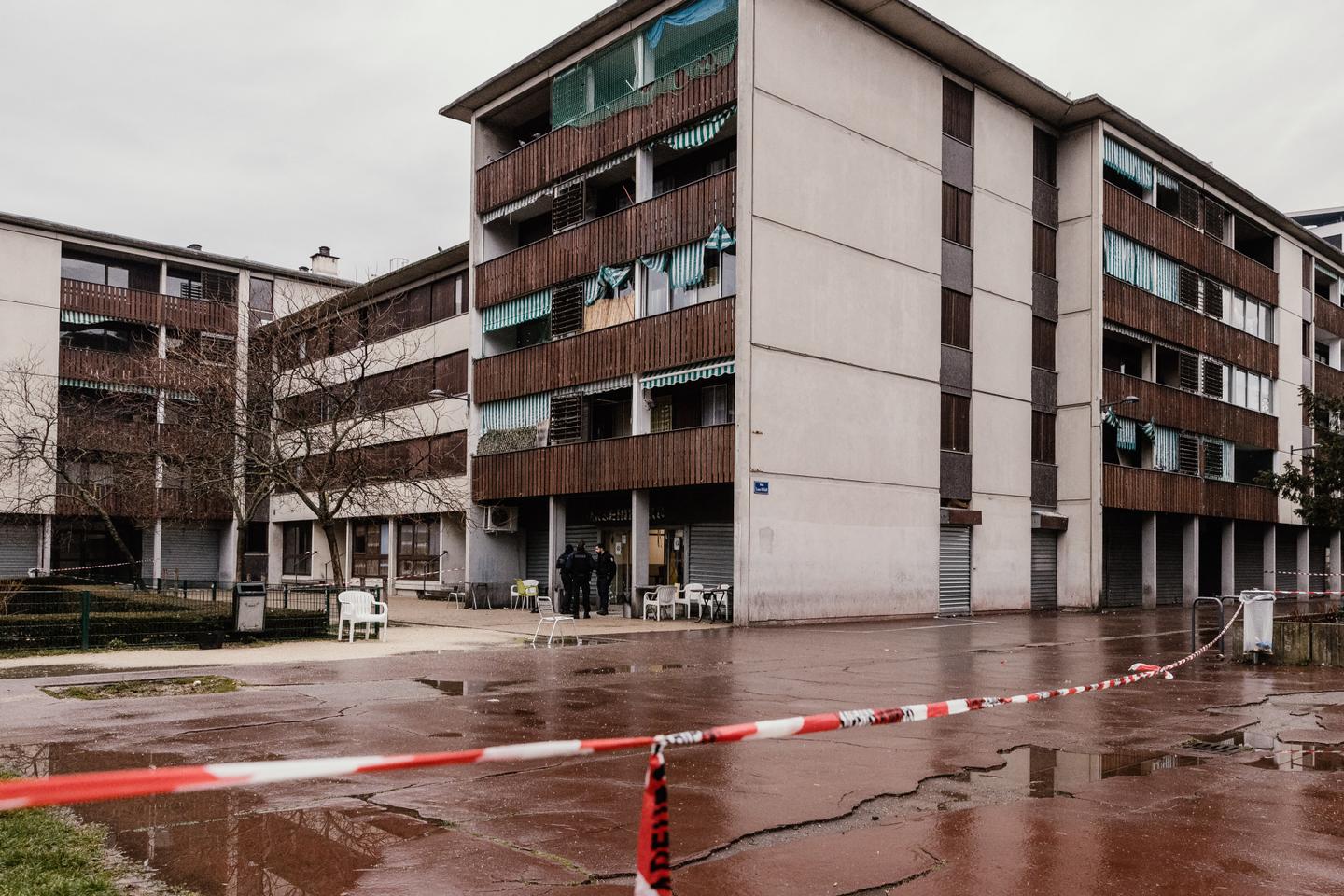 Un caf attaqu  la grenade  Grenoble :  C'est du jamais-vu ici