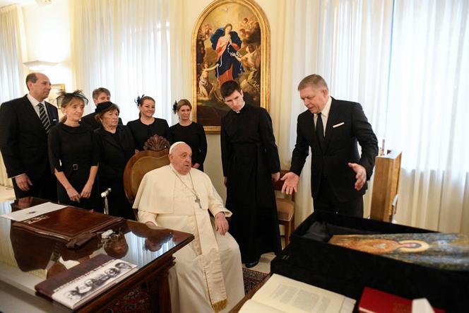 Le pape François a reçu le premier ministre slovaque, Robert Fico, avant d’être hospitalisé, vendredi 14 février 2025.