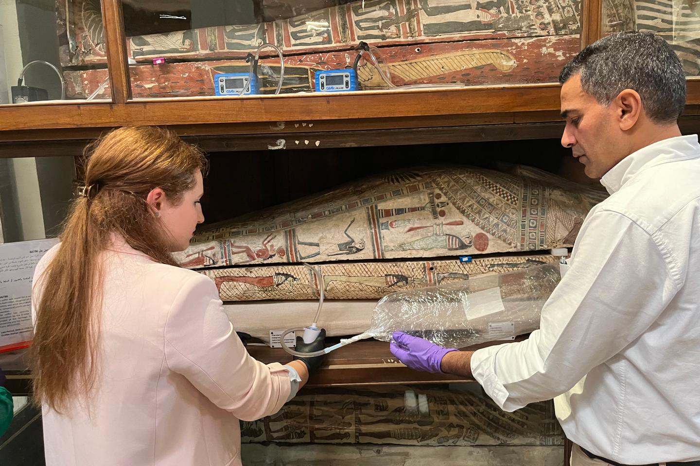 What do Egyptian mummies smell like, and what can we learn from that?