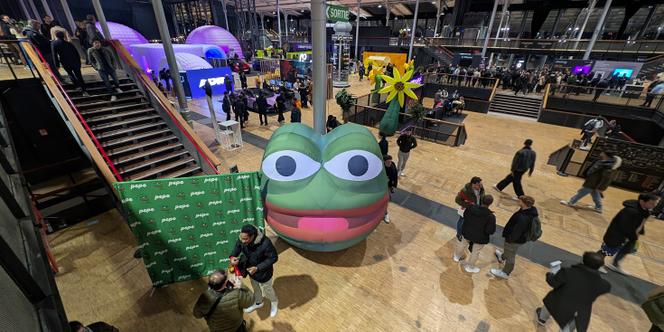 A l’entrée du salon NFT Paris, à la Grande Halle de La Villette, le 13 février 2025.