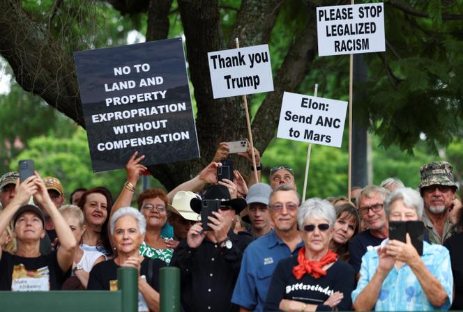 Une manifestation en soutien et remerciement à Donald Trump qui a offert aux Afrikaners l’« asile » aux Etats-Unis en raison de l’adoption d’une loi sur l’expropriation en Afrique du Sud, à Pretoria, le 15 février 2025.