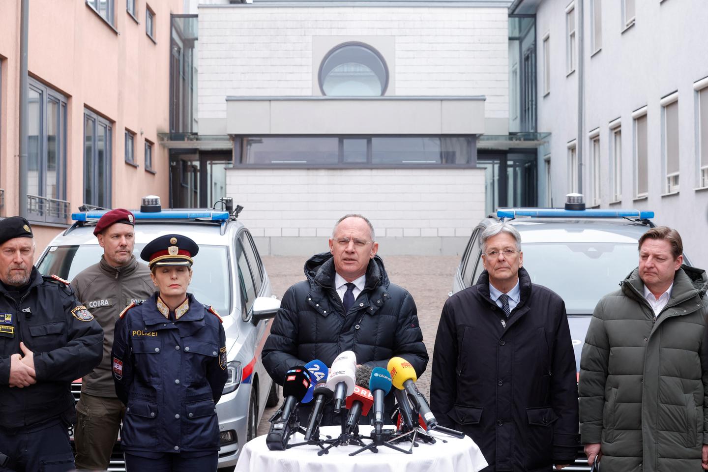 Austria: Interior minister declares that stabbing was an 'Islamist attack'