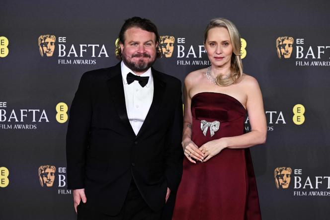 Le réalisateur Brady Brady Corbet et sa femme, Mona Fastvold, sur le tapis rouge à leur arrivée à la cérémonie des Bafta, à Londres, le 16 février 2025.  