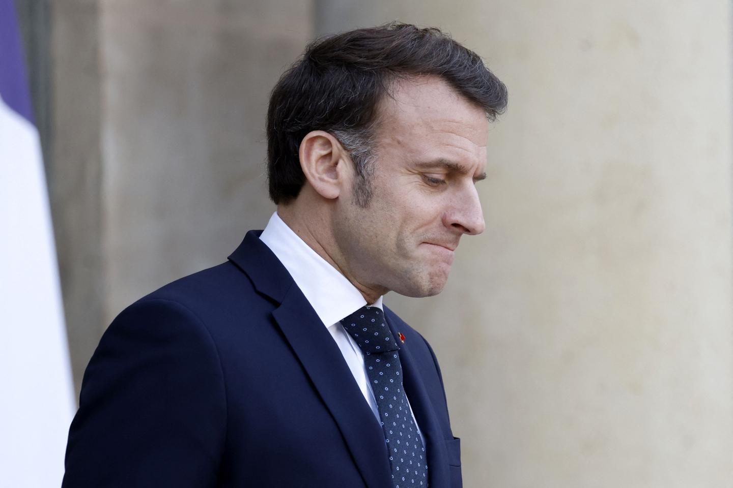 Macron says Trump 'can restart useful dialogue' with Putin