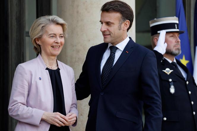La présidente de la Commission européenne, Ursula von der Leyen (à gauche), et le président français, Emmanuel Macron, à l’Elysee, le 17 février 2025.