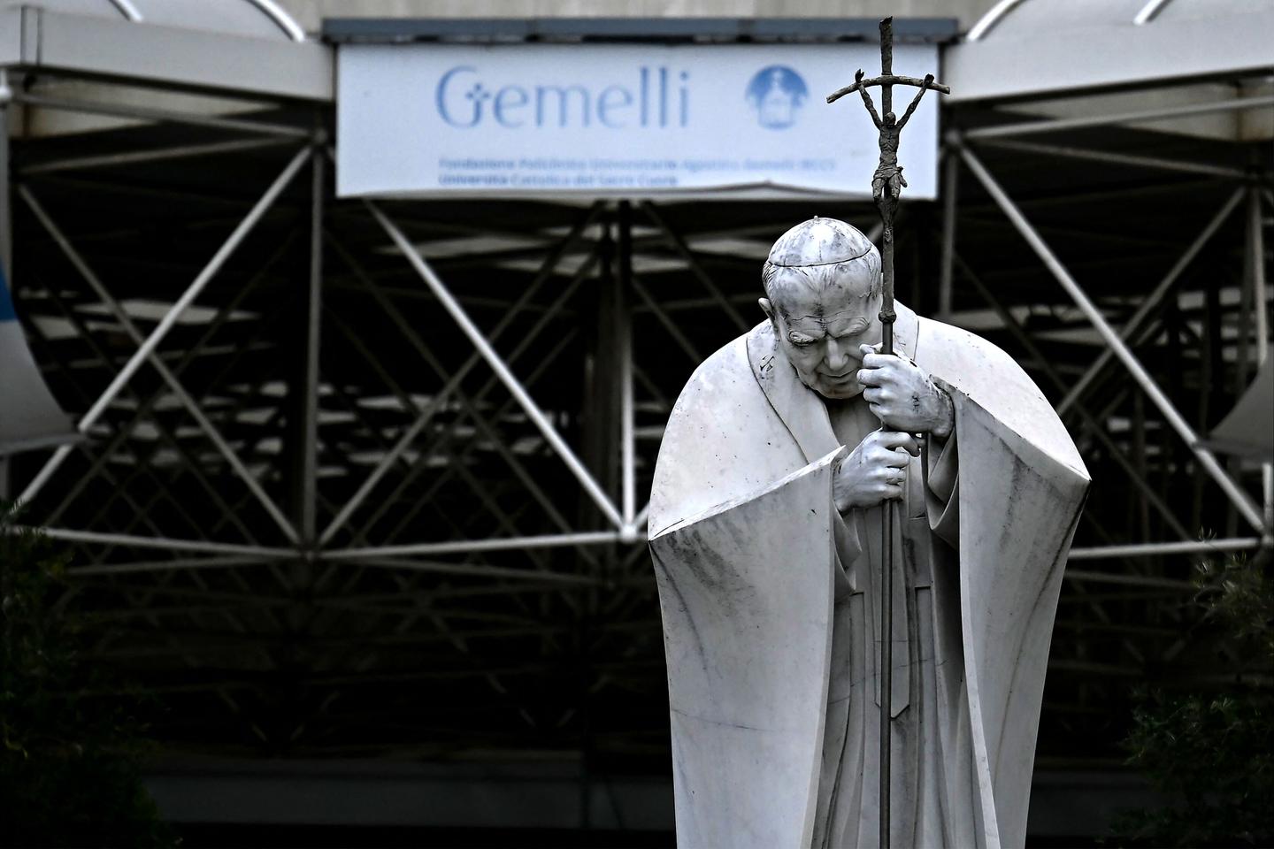 Vatican cancels Pope's weekend events, but says he is eating, reading