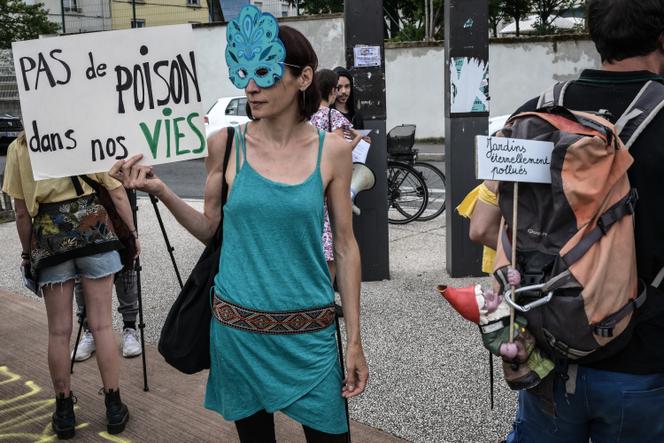 Lors d’un rassemblement à Oullins-Pierre-Bénite (Rhône) contre l’usage des PFAS, le 26 mai 2024.