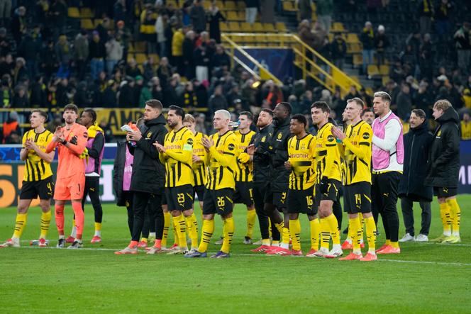 لاعبي بوروسيا دورتموند بعد تأهيلهم في سد دوري أبطال أوروبا ضد البرتغال الرياضي في 19 فبراير 2025.