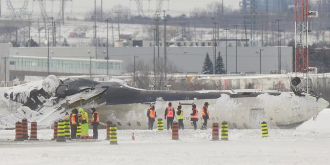 A Toronto, début de l’enquête au lendemain d’un spectaculaire accident d’avion