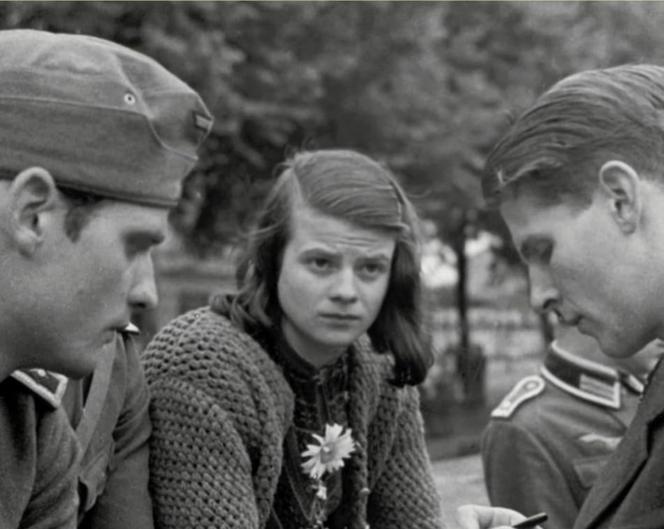 De gauche à droite : Hans Scholl, Sophie Scholl et Christoph Probst.