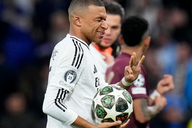 كيليان مبابي، بعد العودة إلى سد دوري الأبطال بين ريال مدريد ومانشستر سيتي، على ملعب سانتياغو بيرنابيو، في 19 فبراير 2025.