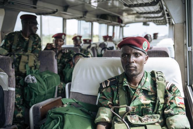 Des militaires burundais à l’aéroport de Goma, à leur arrivée en RDC, en mars 2023.
