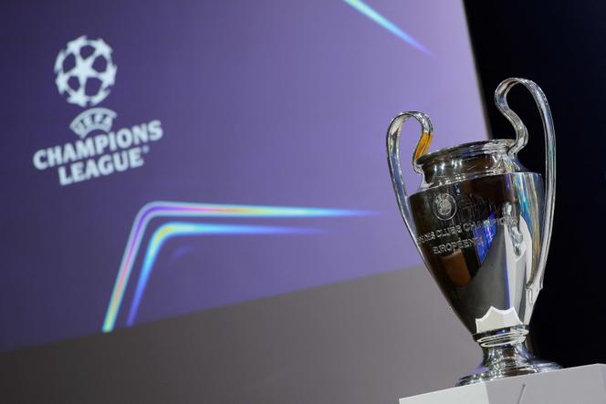 كأس دوري أبطال أوروبا في مقر UEFA في نيون (سويسرا) في 21 فبراير 2025.