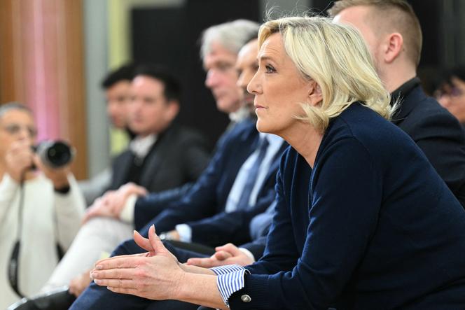 Marine Le Pen, présidente du groupe Rassemblement national au Palais-Bourbon, à la Maison de la Chimie, à Paris, le 27 janvier 2025.