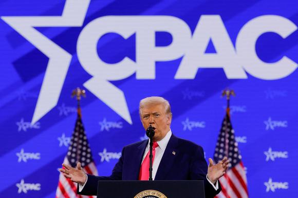 Donald Trump s’adressant à la CPAC, à National Harbor, dans le Maryland, le 22 février 2025.