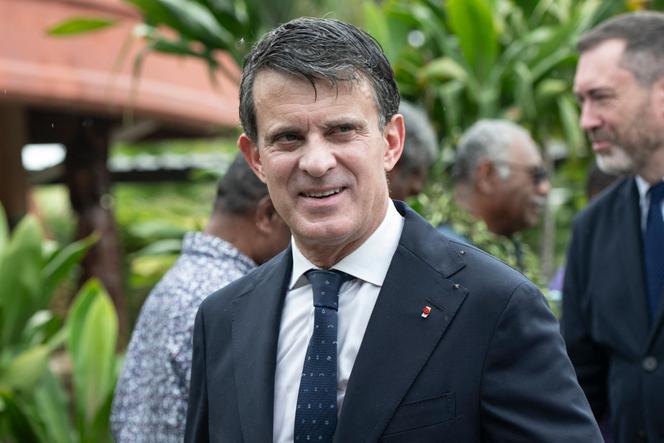Le ministre des outre-mer, Manuel Valls, à Nouméa, lors de son déplacement en Nouvelle-Calédonie, le 22 février 2025.