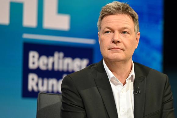 Robert Habeck sur le plateau de l’ARD, à Berlin, le 23 février 2025.