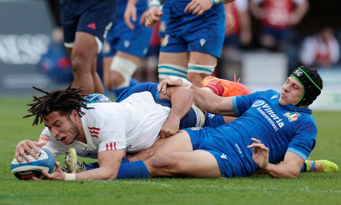 Mickael Guillard en France marque son premier essai dans le match de rugby en Italie contre France au Stadio Olimpico, Rome, Italie le 23 février 2025.