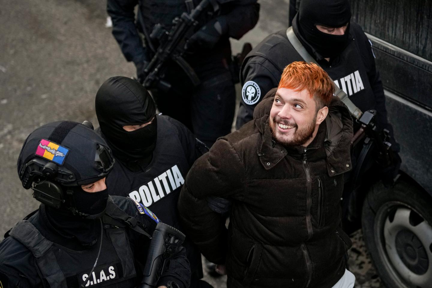 France arrests 10 linked to gang leader's escape with Romania set to extradite him