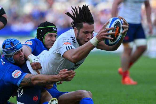 Mickael Guillard marque un essai contre l’Italie, à Rome, dimanche 23 février 2025.