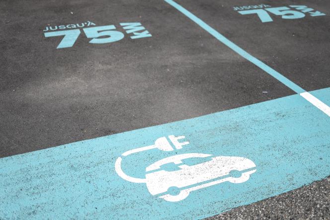 Une station de recharge de véhicules électriques, à Toulouse, le 17 juillet 2023.